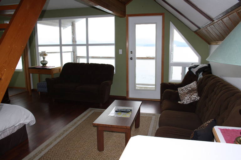 Others 4, Orca Lodge, Mount Waddington