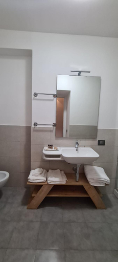 Bathroom 3, 215 addaura luxury room, Palermo