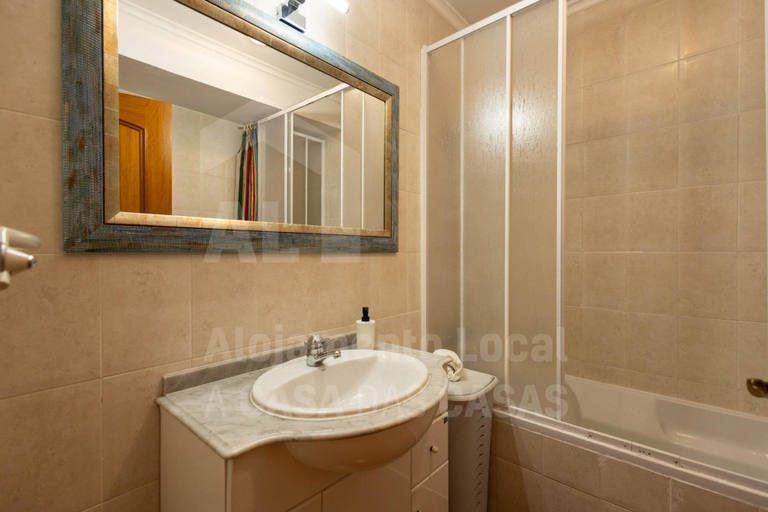 Bathroom, Sunset Apartment by ACasaDasCasas, Mafra