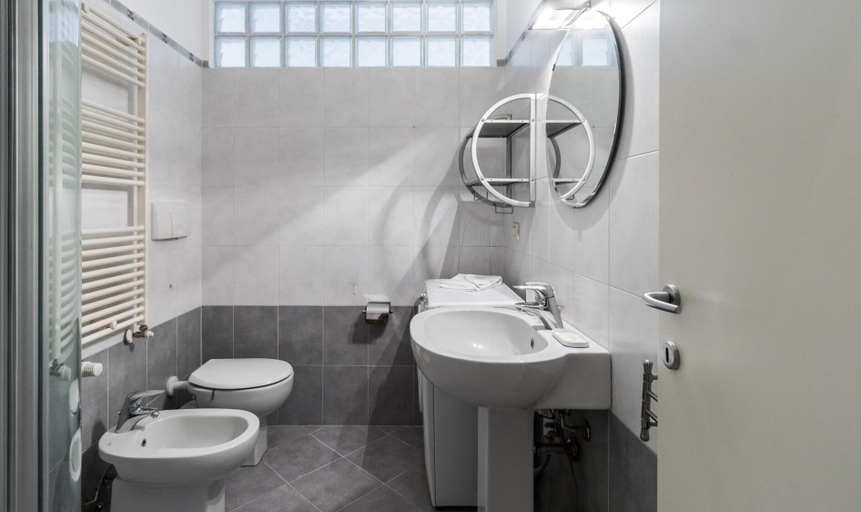 Bathroom 5, Italianway Comfort - Salomone 51, Milano