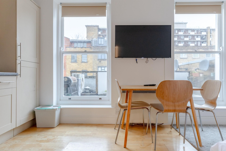 Dining 4, Bright and Spacious 1BD Flat - Camden, London