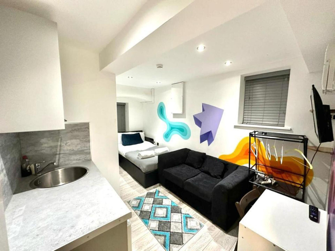 Others 3, Stunning 1-bed Apartment in Lewisham Se14, London