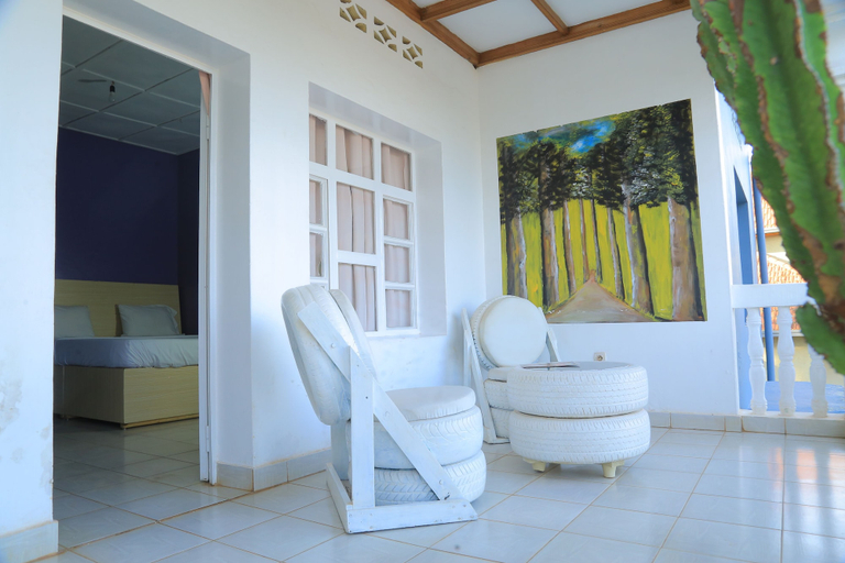 Others 4, House - Sleeps 12 - Garden - Parking - Pets Ok, Kicukiro