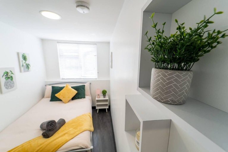 Room 5, Large Studio Available on First Floor!, Birmingham