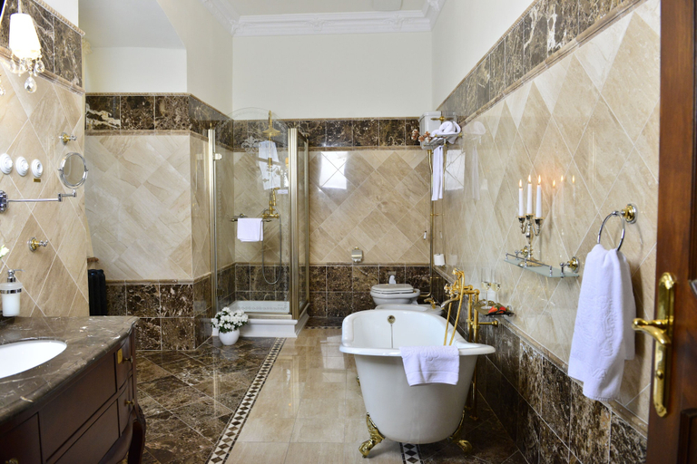 Bathroom 4, Galicia Nueva castle hotel, Lucenec