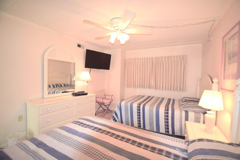 Room 4, Marigot Beach 209 2 Bedroom Condo by RedAwning, Worcester