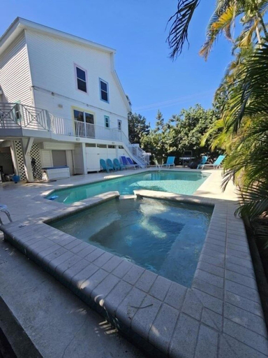 Sport & Beauty 4, Lollipop 3 Bedroom Home by RedAwning, Lee