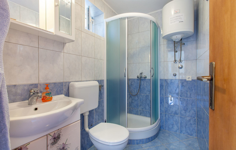 Bathroom 5, House Marta, Omiš