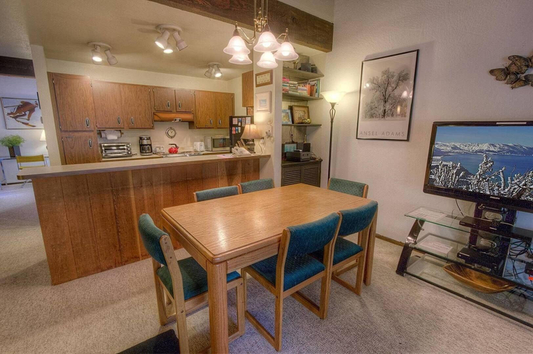 In-room dining 4, Forest View Townhouse 3 Bedroom Home by RedAwning, Placer