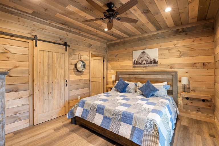 Bedroom 2, Over The Top 5 Bedroom Cabin by RedAwning, Sevier