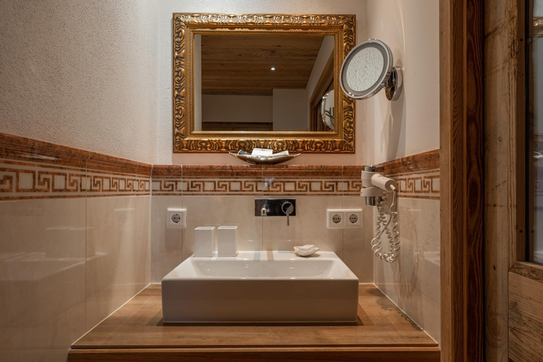 Bathroom 10