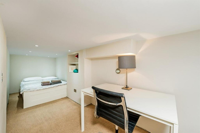 Bedroom, Studio in Notting Hill, London