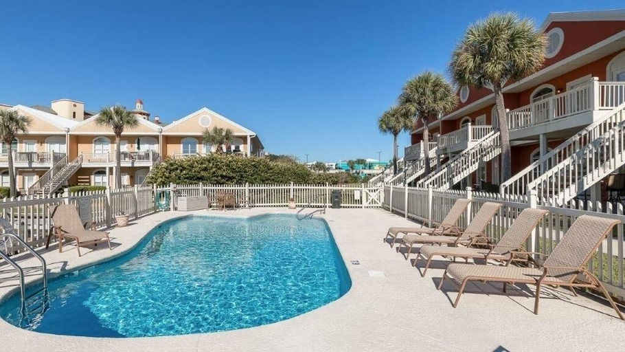 Pool 5, Charter Landing Two C1 2 Bedroom Condo, Baldwin