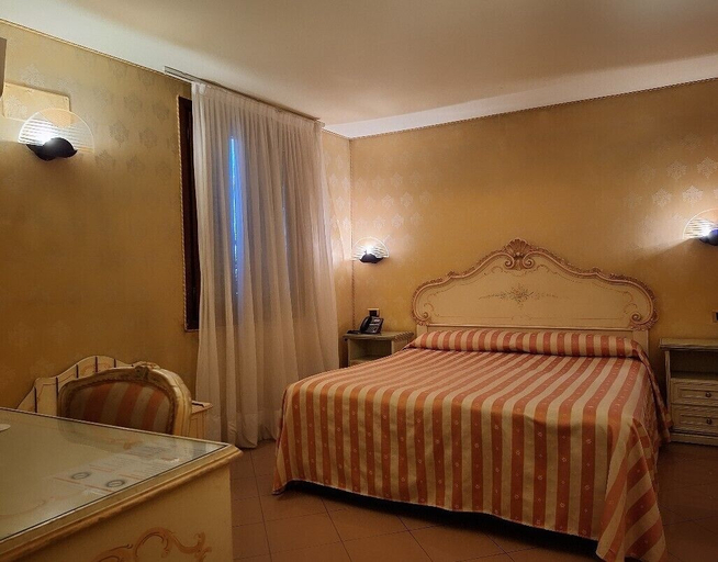 Bedroom 2, Hotel Lux, Venezia