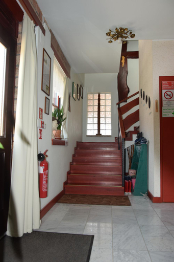 Others 5, Hollo es Barany Vendeghaz, Veszprém