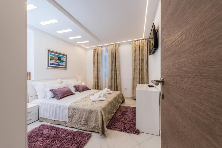 Bedroom 3, Good Life Deluxe Seafront Apartment, Preko