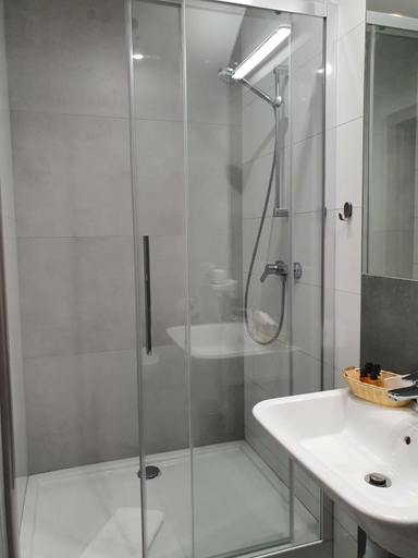 Bathroom 2, Hotel Garbow *** Centrum Konferencyjno - Bankietowe, Lublin