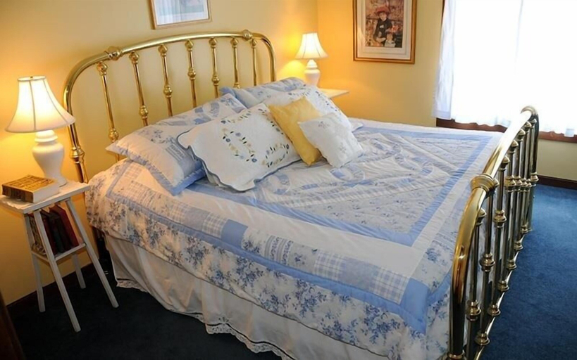 Bedroom 3, Seven Springs 2 BR Loft Condo, Private Deck by RedAwning, Somerset