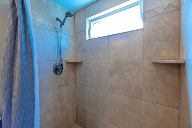 Bathroom 4, The Cove Hale 4 Bedroom Home, Maui