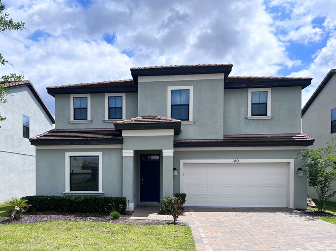 Exterior & Views
