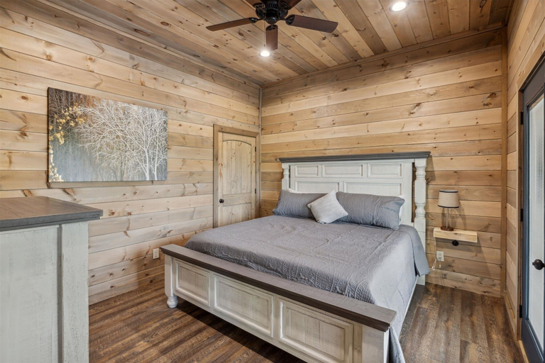 Bedroom 2, Southern Comfort 5 Bedroom Cabin by RedAwning, Sevier