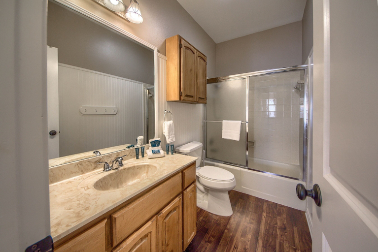Bathroom 3, Ss 6b Teckelhaus 2 Bedroom Condo by RedAwning, Comal