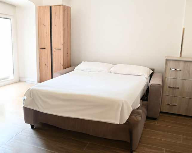 Bedroom 3, Il vicoletto sul mare, Napoli