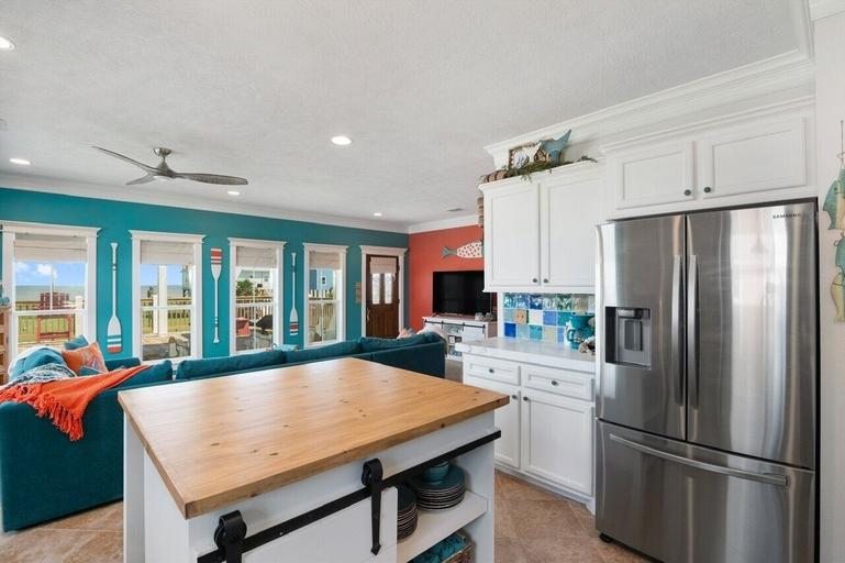 Private kitchen 5, The Lazy Lobster 3 Bedroom Home by RedAwning, Galveston