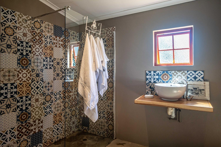 Bathroom 2, Falling Waters, Umgungundlovu