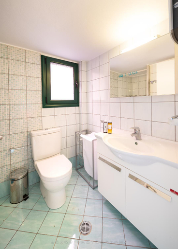 Bathroom, Fluo Seaside Apartment, Attica
