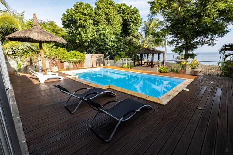 Surrounding environment 5, Les Villas 33 Bis, Black River