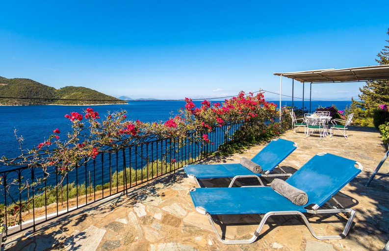 Room 2, Nitsa s House - 2 bed House in Front of the sea, Ionian Islands