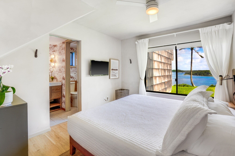 Room 2, Kahakai Cliffside 2 Bedroom Condo by RedAwning, Kauai