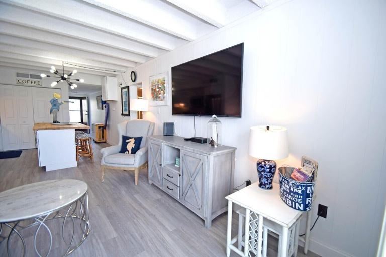 Living area 5, Jada 2b 1 Bedroom Condo by RedAwning, Worcester