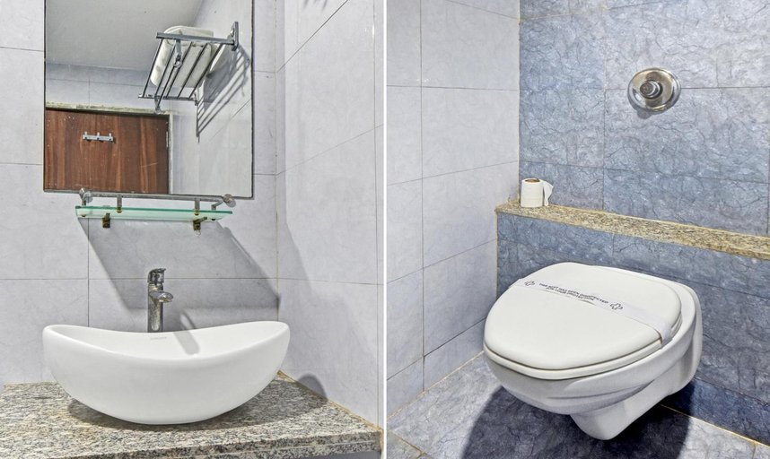 Bathroom, Hotel luxura, changodar, Ahmadabad