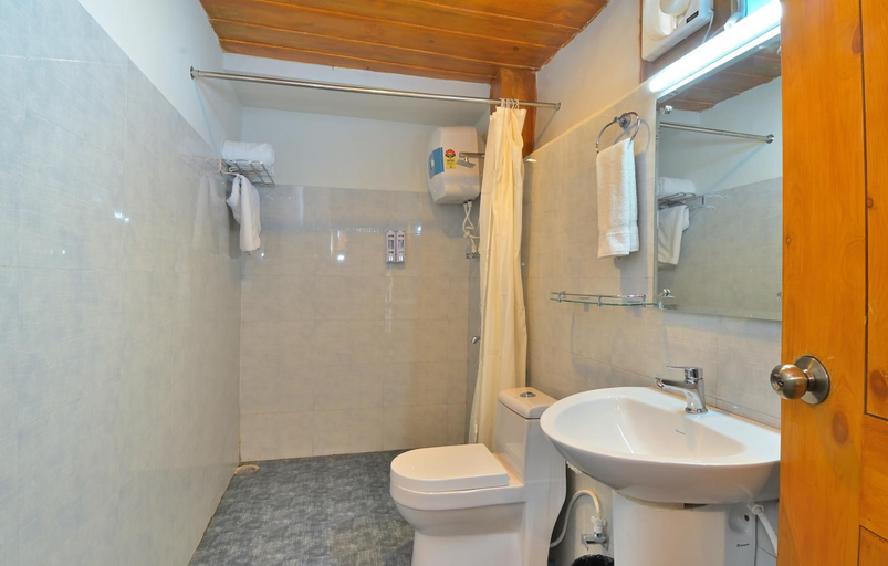Bathroom 4, LA Riqueza Kanatal - Himalayan View Rooms - Parking on Site - Close to Surkanda Devi Temple & Jungle, Tehri Garhwal