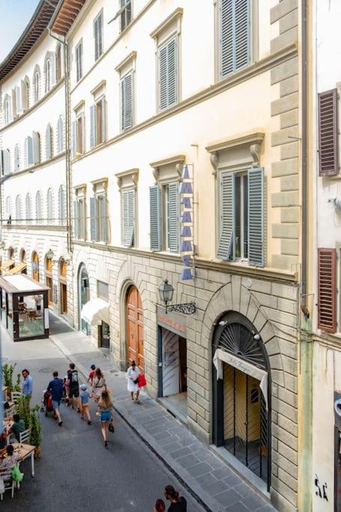Others 4, Classic Florentine Flat Near Piazza Santa Croce, Florence