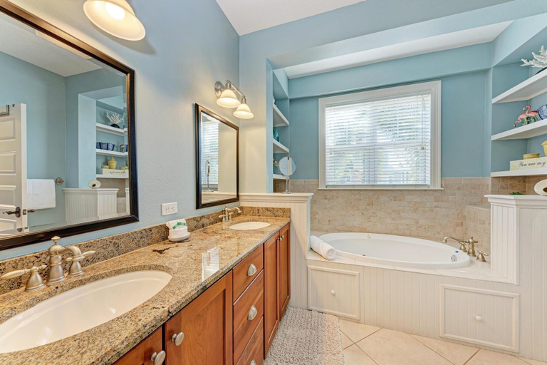 Bathroom 4, Crosswind Cottage managed by Beach Retreats, Manatee