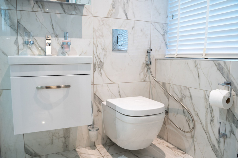 Bathroom 2, Stunning 2-bed Ground Floor Flat in Birmingham, Birmingham