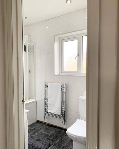 Bathroom 4, Stunning 2-bed House in Pembroke Dock, Pembrokeshire