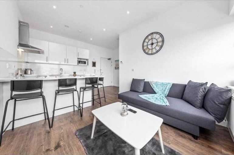 Living area 2, Captivating 1-bed Apartment 15 min to Londonbridge, London