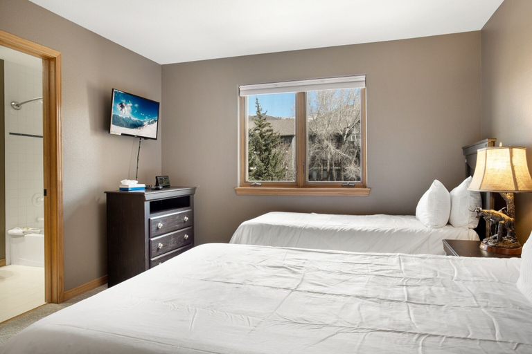 Room 5, Canyon Run B203 3 Bedroom Condo by RedAwning, Eagle