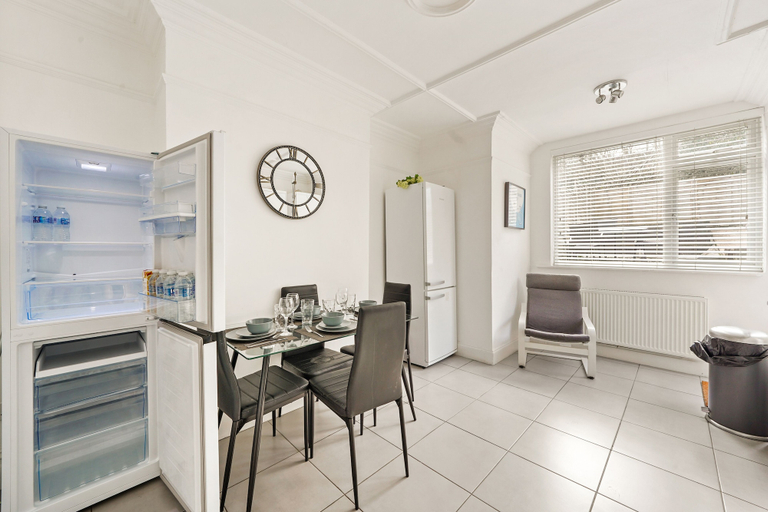 Others 5, Modern 4BR Victorian Home Near Luton Airport, Luton