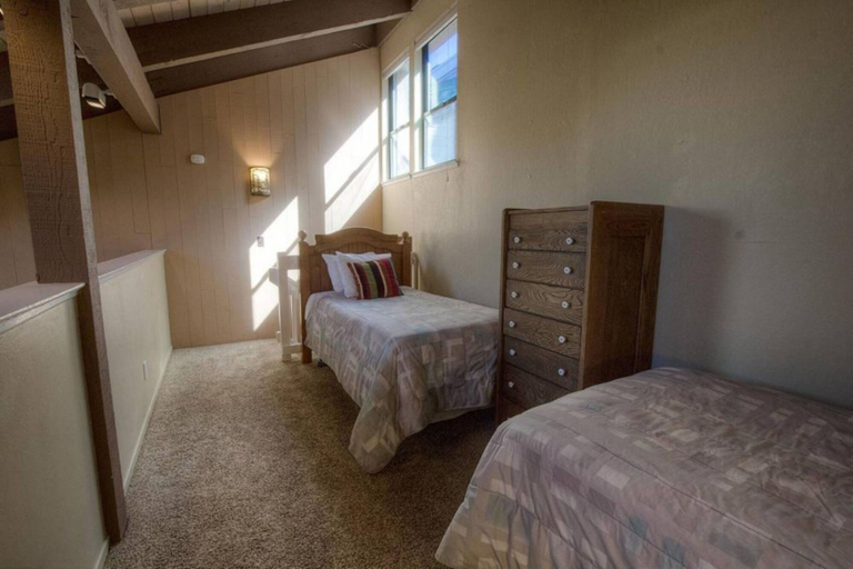 Room 5, Our Happy Place 3 Bedroom Home by RedAwning, El Dorado