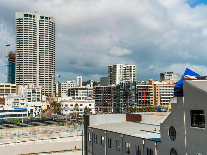 Exterior & Views 4, James On The Park - Executive Escapes, Perth