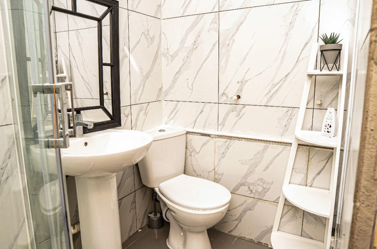 Bathroom, Luxury Studio Flat in London, London