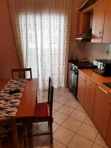 Others 4, Alex’ s apartment, Thessaly