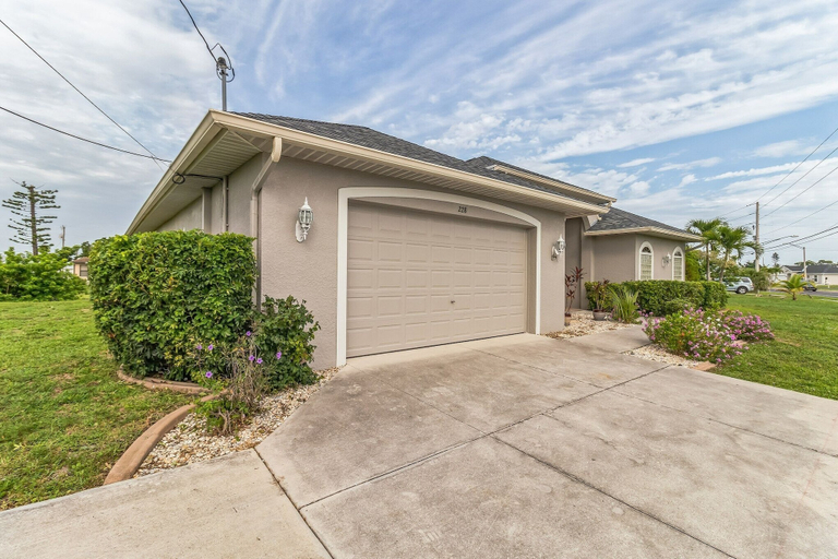 Exterior & Views 2, Blue Oasis 3 Bedroom Home by RedAwning, Lee