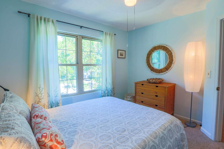Bedroom 2, Green Whale, Charleston