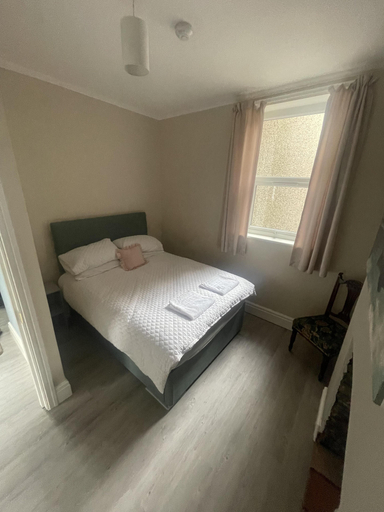 Bedroom 3, Sleeps 14 Cardiff City Centre, Cardiff